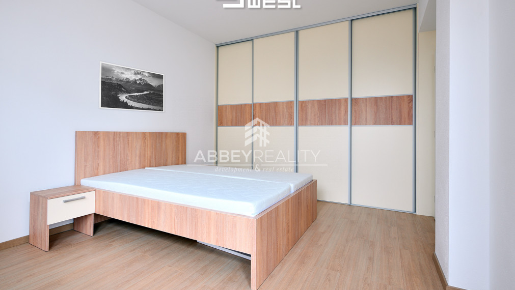 Moderný čiastočné zariadený 2-izbový byt v novostavbe WEST III.etapa Bytový dom L B.2.3 s priestrannou terasou