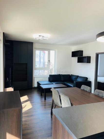 Na prenájom: Moderný 4-izbový byt v centre Galanty – Park House