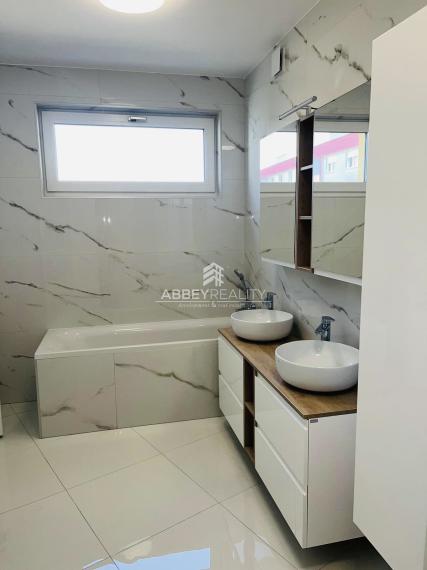 Na prenájom: Moderný 4-izbový byt v centre Galanty – Park House