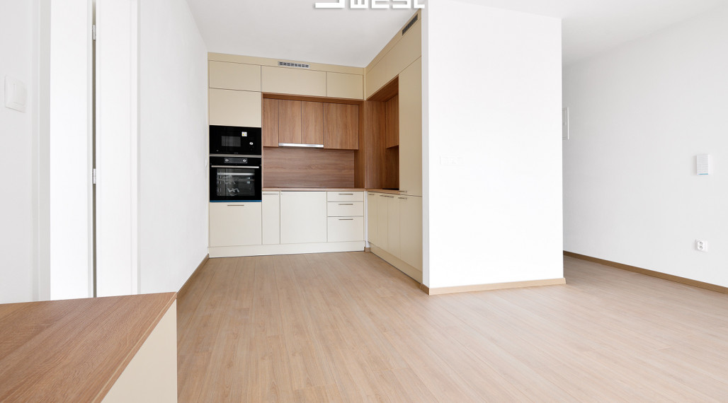 Moderný čiastočné zariadený 2-izbový byt v novostavbe WEST III.etapa Bytový dom L B.2.3 s priestrannou terasou